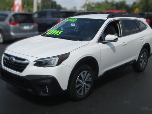 Used 2020 Subaru Outback Premium w/ Tech Package 1 AWD/4WD image 2