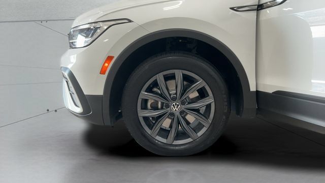 Used 2022 Volkswagen Tiguan SE AWD/4WD image 23