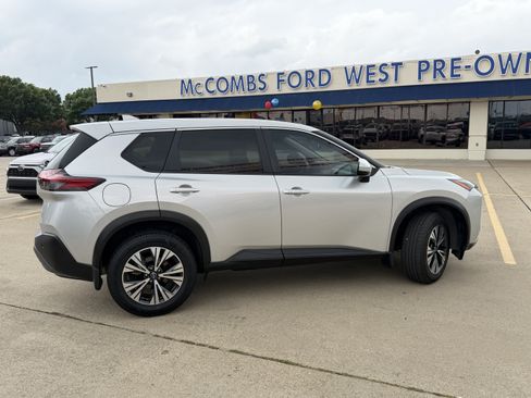 Used 2023 Nissan Rogue SV FWD image 4