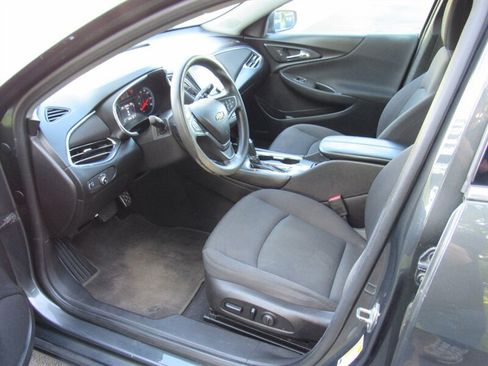 Used 2017 Chevrolet Malibu LT FWD image 13
