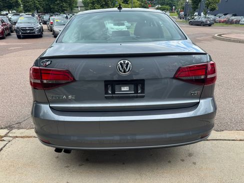Used 2017 Volkswagen Jetta SE FWD image 6