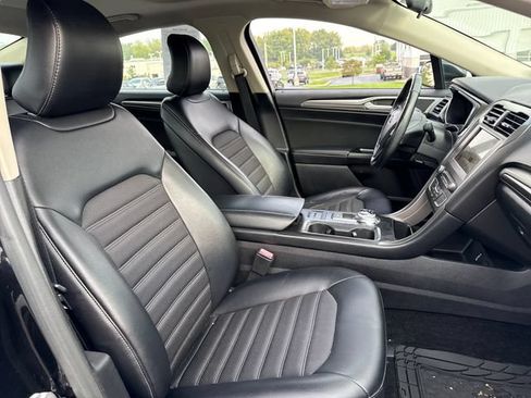 Used 2017 Ford Fusion SE w/ Equipment Group 201A FWD image 13