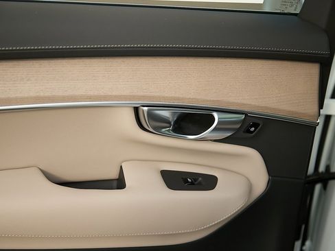 New 2026 Volvo XC90 T8 Plus image 18