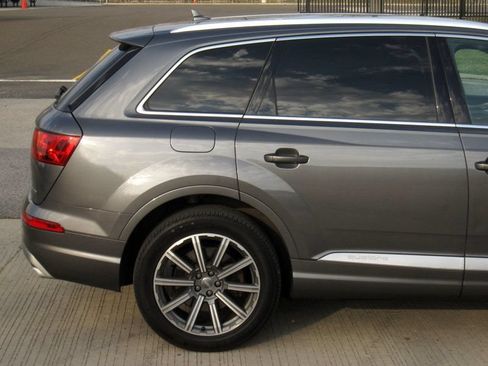 Used 2019 Audi Q7 3.0T Premium Plus w/ Premium Plus Package AWD/4WD image 11