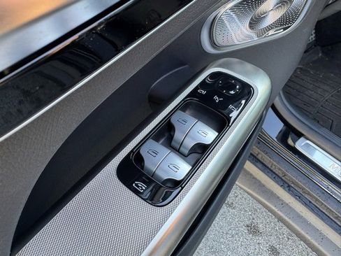 Used 2025 Mercedes-Benz GLC 350e 4MATIC image 11