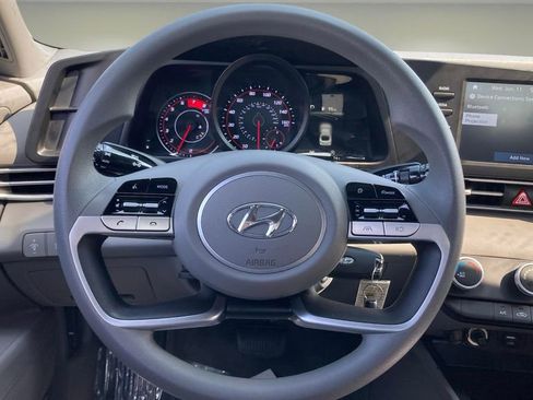 Used 2023 Hyundai Elantra SE FWD image 11