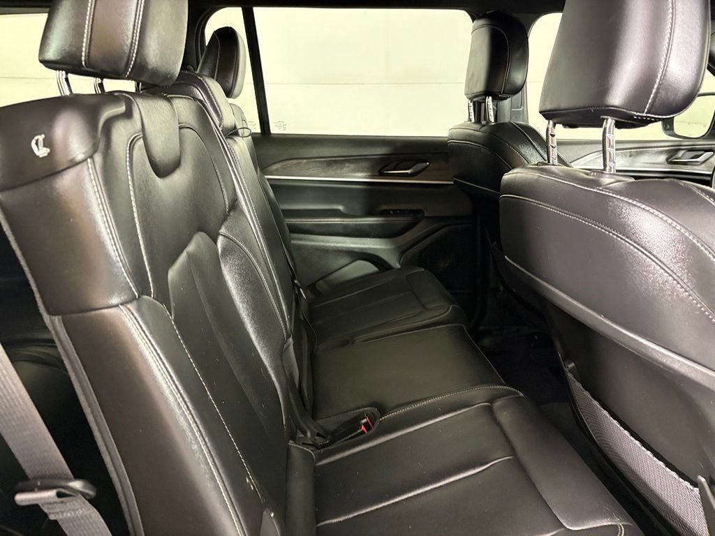 Used 2024 Jeep Grand Cherokee L Limited RWD image 17