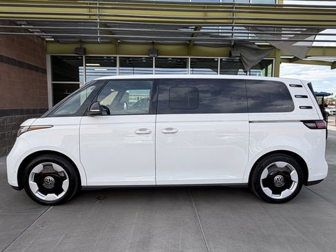 Used 2025 Volkswagen ID. Buzz Pro S RWD image 7