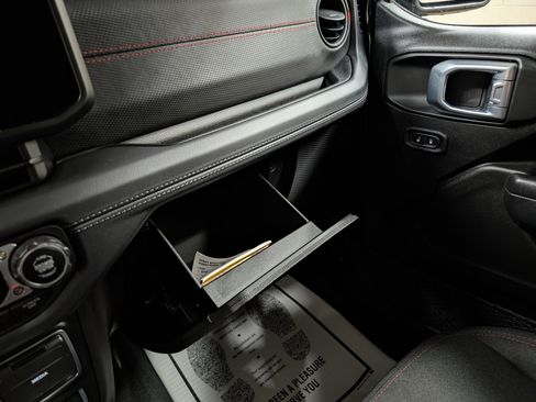 Used 2024 Jeep Wrangler Unlimited Rubicon image 14