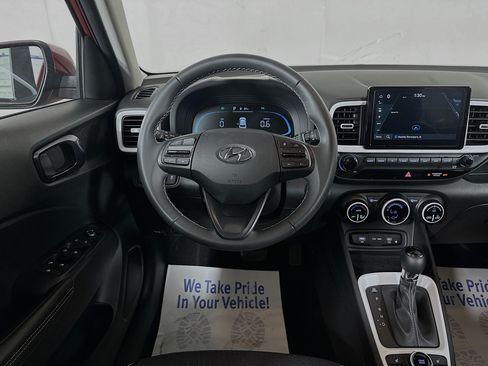 Certified 2024 Hyundai Venue Limited FWD image 21