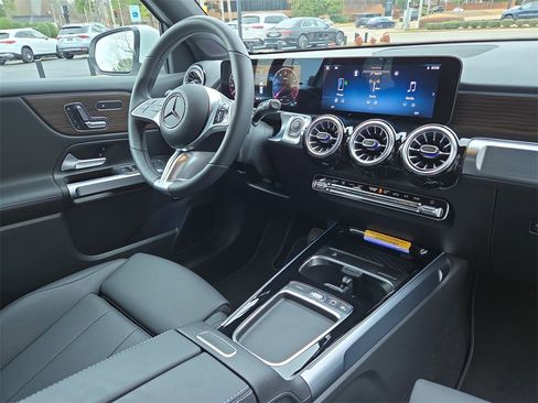 Used 2026 Mercedes-Benz GLB 250 4MATIC image 18