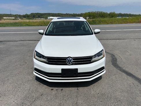 Used 2017 Volkswagen Jetta SE image 4