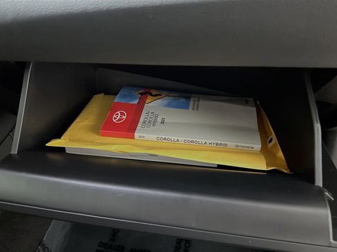 Used 2025 Toyota Corolla XSE image 35