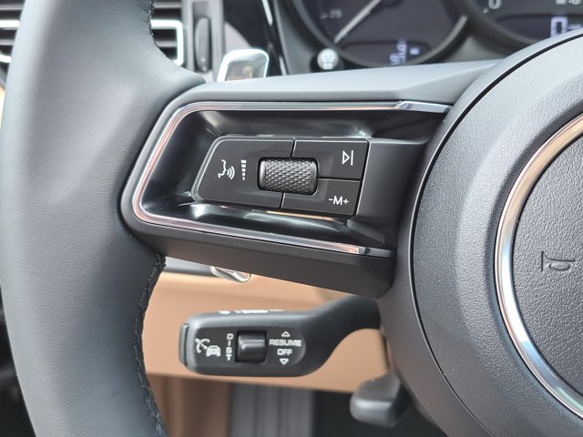 Used 2026 Porsche Macan AWD/4WD image 29