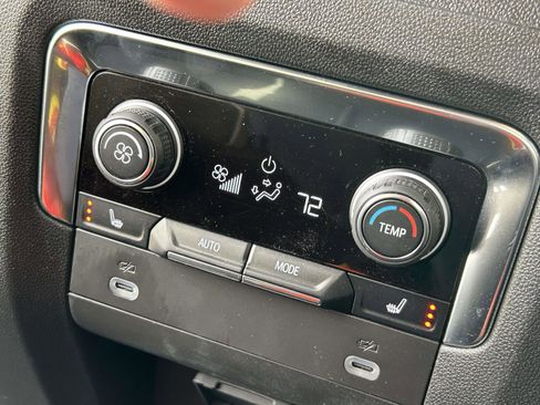 Used 2024 Chevrolet Tahoe Premier image 16