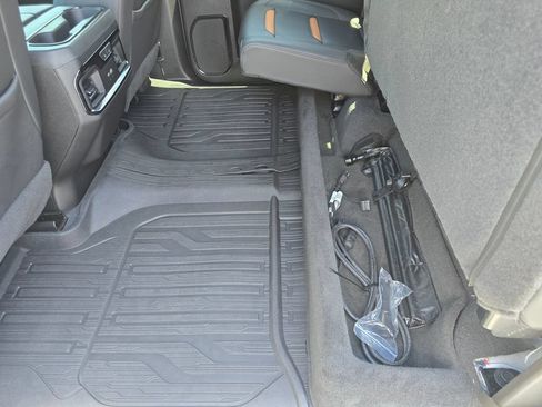 Certified 2023 GMC Sierra 1500 AT4 w/ Technology Package AWD/4WD image 14