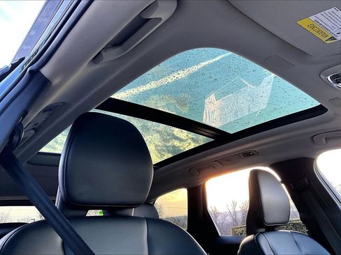 Used 2019 Volvo XC60 T5 Momentum w/ Multimedia Package image 19