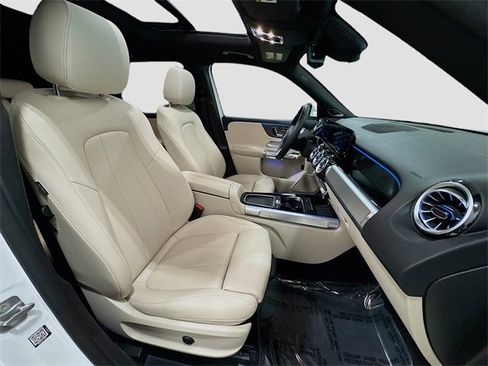 Certified 2025 Mercedes-Benz GLB 250 4MATIC image 29