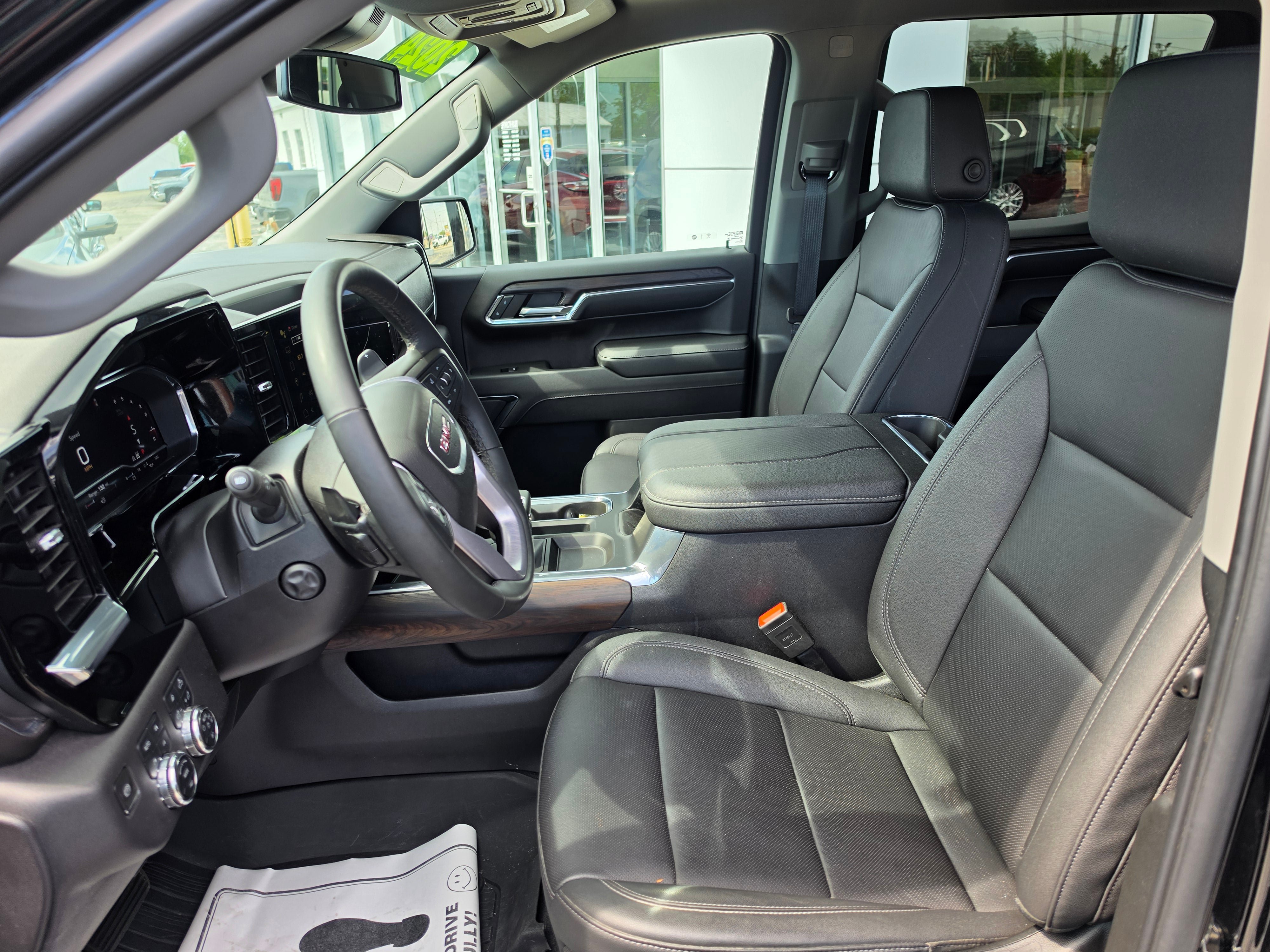 Used 2024 GMC Sierra 1500 SLT w/ SLT Premium Plus Package AWD/4WD image 10
