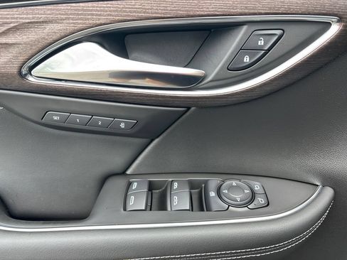 Used 2022 Buick Envision Avenir w/ Technology Package II AWD/4WD image 19