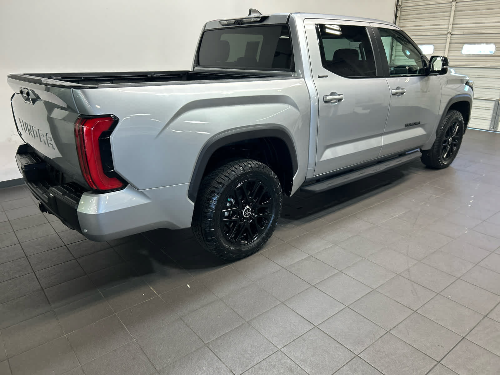 Used 2024 Toyota Tundra Limited AWD/4WD image 5