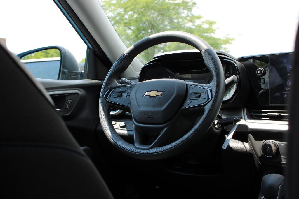 Certified 2025 Chevrolet Trax LS FWD image 38