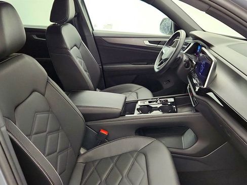 Used 2024 Volkswagen Atlas Cross Sport SE FWD image 24