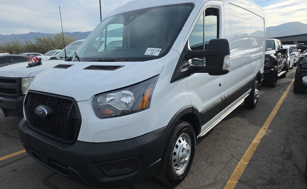 Used 2025 Ford Transit 350 148 Medium Roof AWD image 4