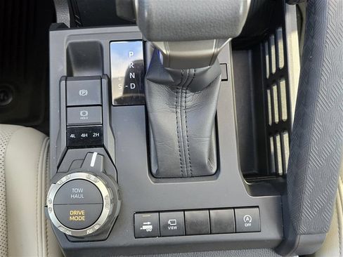 Used 2024 Toyota Tacoma Limited w/ Limited Package (LT) AWD/4WD image 16