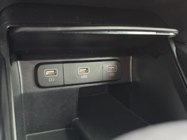 Used 2022 Kia Sorento S FWD image 29