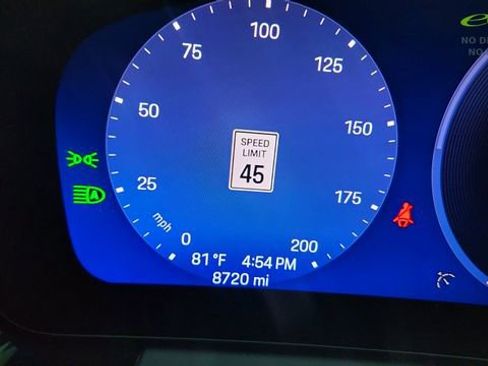 Used 2025 Porsche Macan Electric RWD image 39
