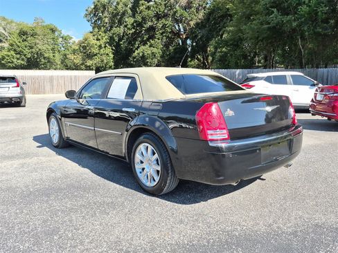 Used 2008 Chrysler 300 C w/ Navigation & Sound Group II image 3
