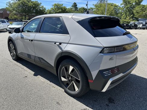 New 2025 Hyundai Ioniq 5 SE image 7