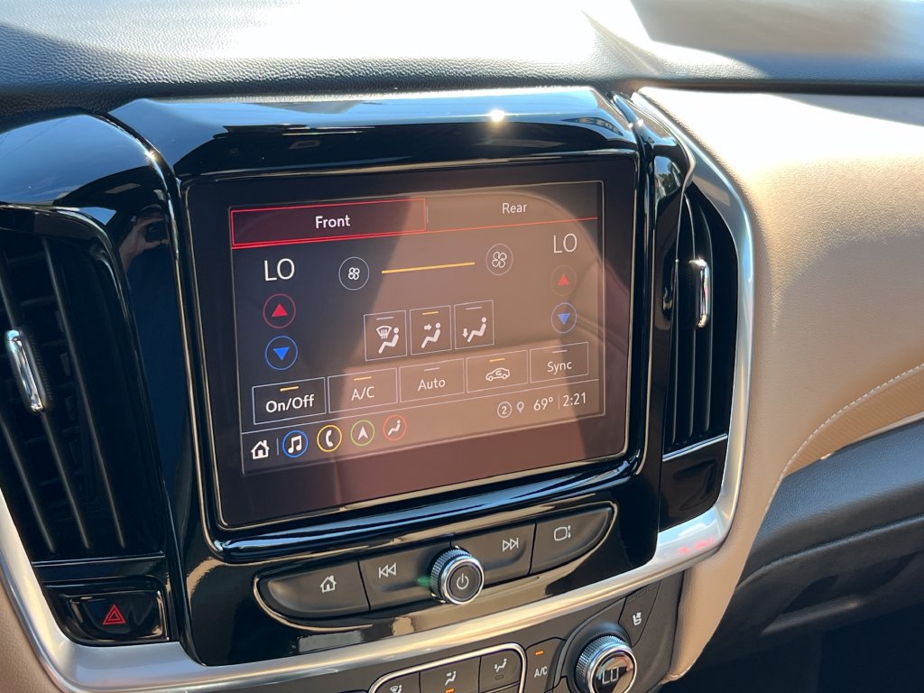 Used 2023 Chevrolet Traverse Premier FWD image 42