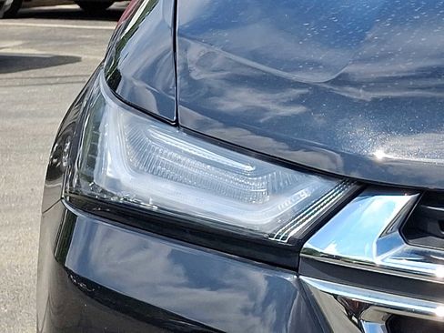 Used 2023 Chevrolet Traverse LT image 11