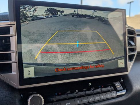 Used 2025 Toyota Tundra Limited AWD/4WD image 6