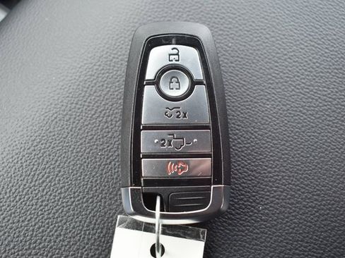 Used 2024 Ford F150 Lightning Lariat image 37