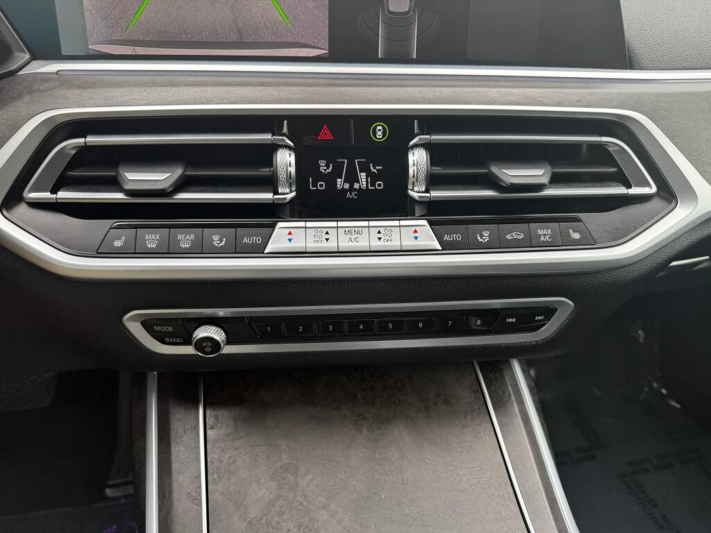 Used 2022 BMW X7 xDrive40i w/ Premium Package AWD/4WD image 21