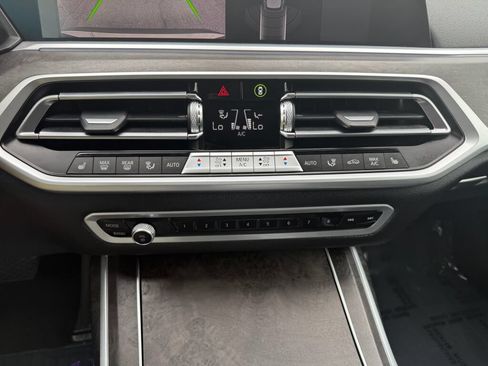 Used 2022 BMW X7 xDrive40i w/ Premium Package AWD/4WD image 21