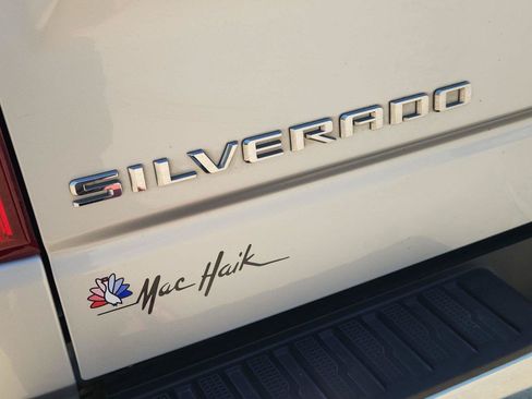 Used 2020 Chevrolet Silverado 1500 LT w/ Texas Edition AWD/4WD image 30