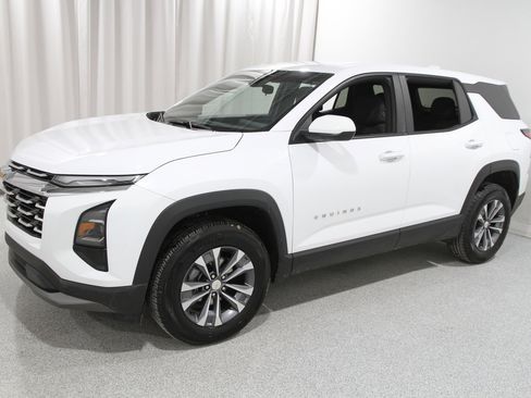 Certified 2025 Chevrolet Equinox LT image 3