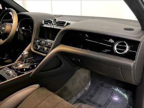 Used 2023 Bentley Bentayga AWD/4WD image 13