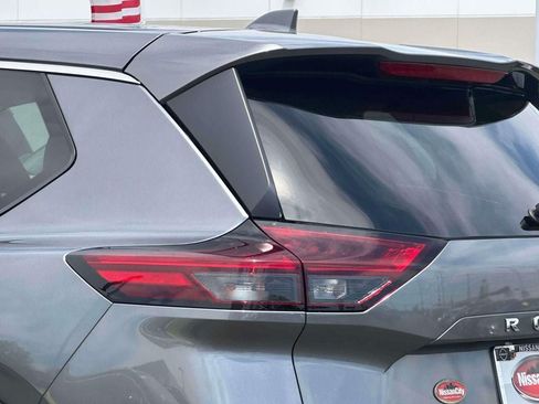 Used 2022 Nissan Rogue SV AWD/4WD image 9