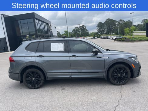 Used 2022 Volkswagen Tiguan SE R-Line FWD image 4