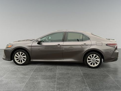 Used 2021 Toyota Camry LE AWD/4WD image 2