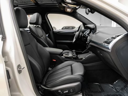 Used 2025 BMW X4 xDrive30i w/ Premium Package image 36