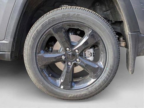 New 2025 Jeep Grand Cherokee Altitude image 10