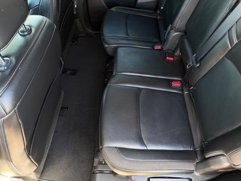 Used 2025 Nissan Pathfinder SL AWD/4WD image 12