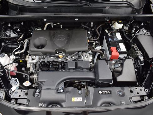 Used 2025 Toyota RAV4 XLE FWD image 9