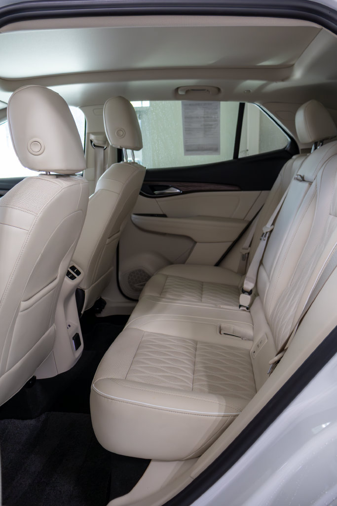 Used 2022 Buick Envision Avenir w/ Technology Package II FWD image 14